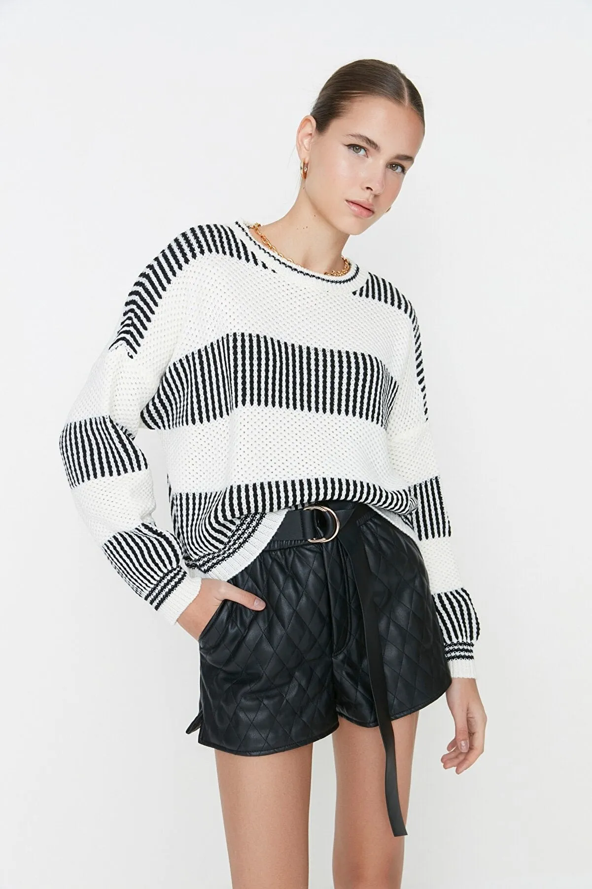 black and white knitted top