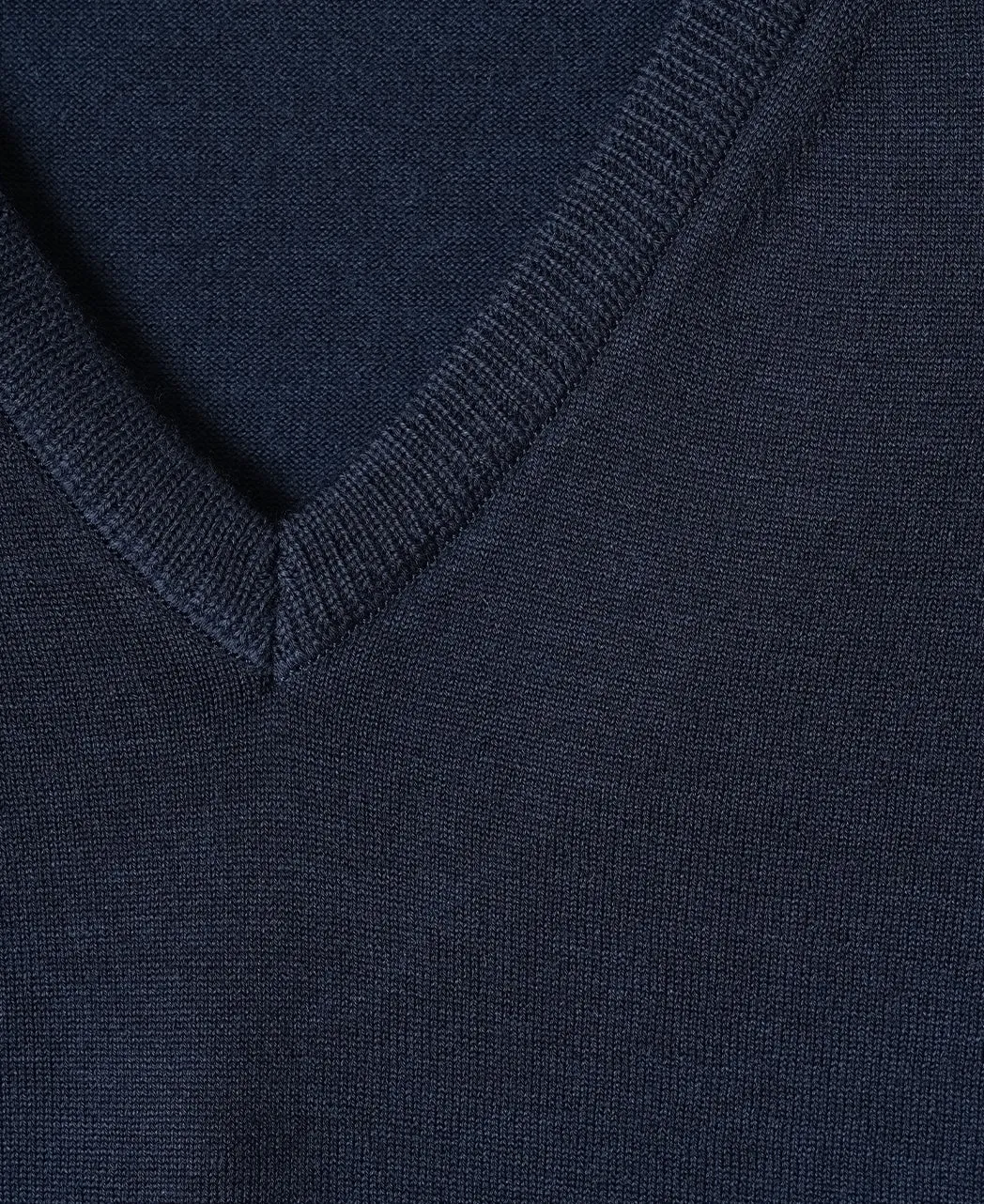 FF30G V-Neck Sweater Super Extra Fine Merino