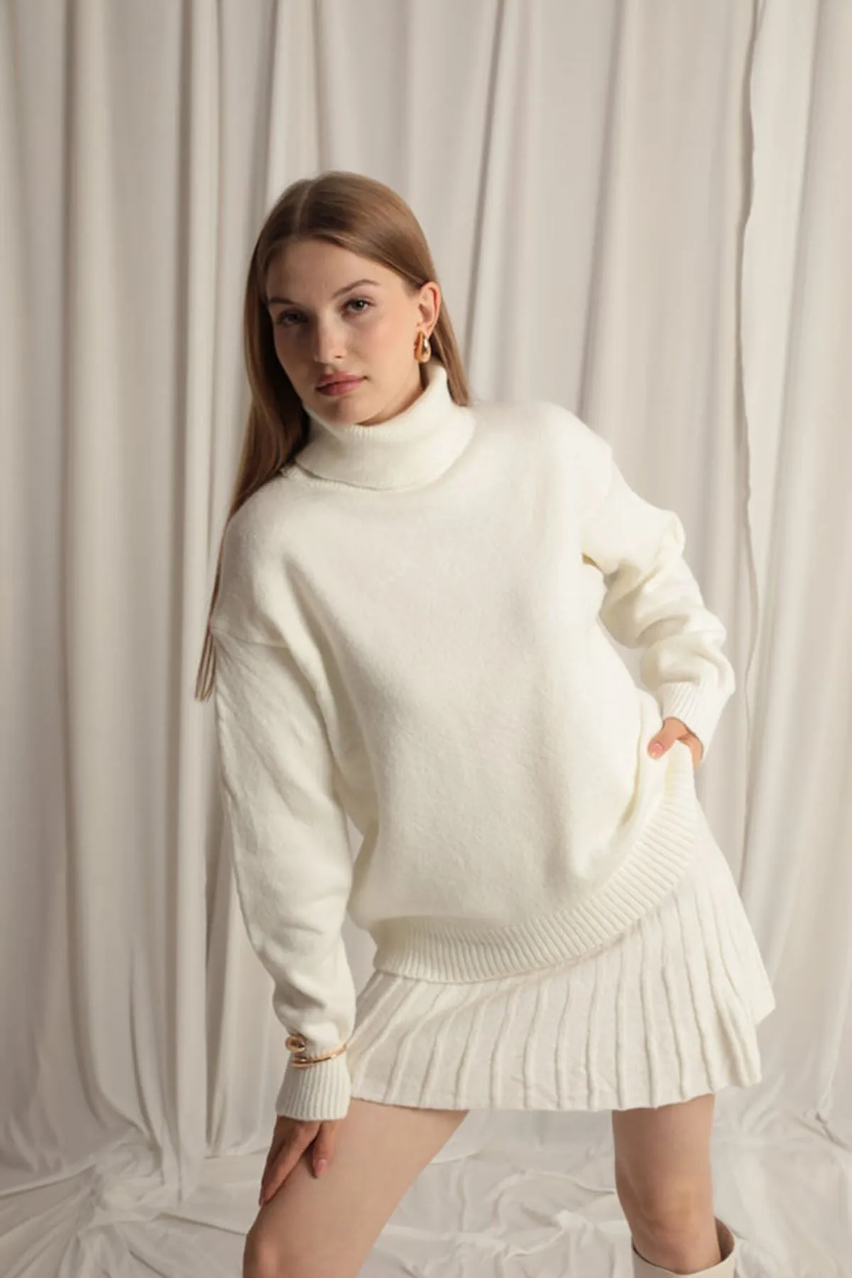Knitwear Fabric Turtleneck Sweater white Skirt Set