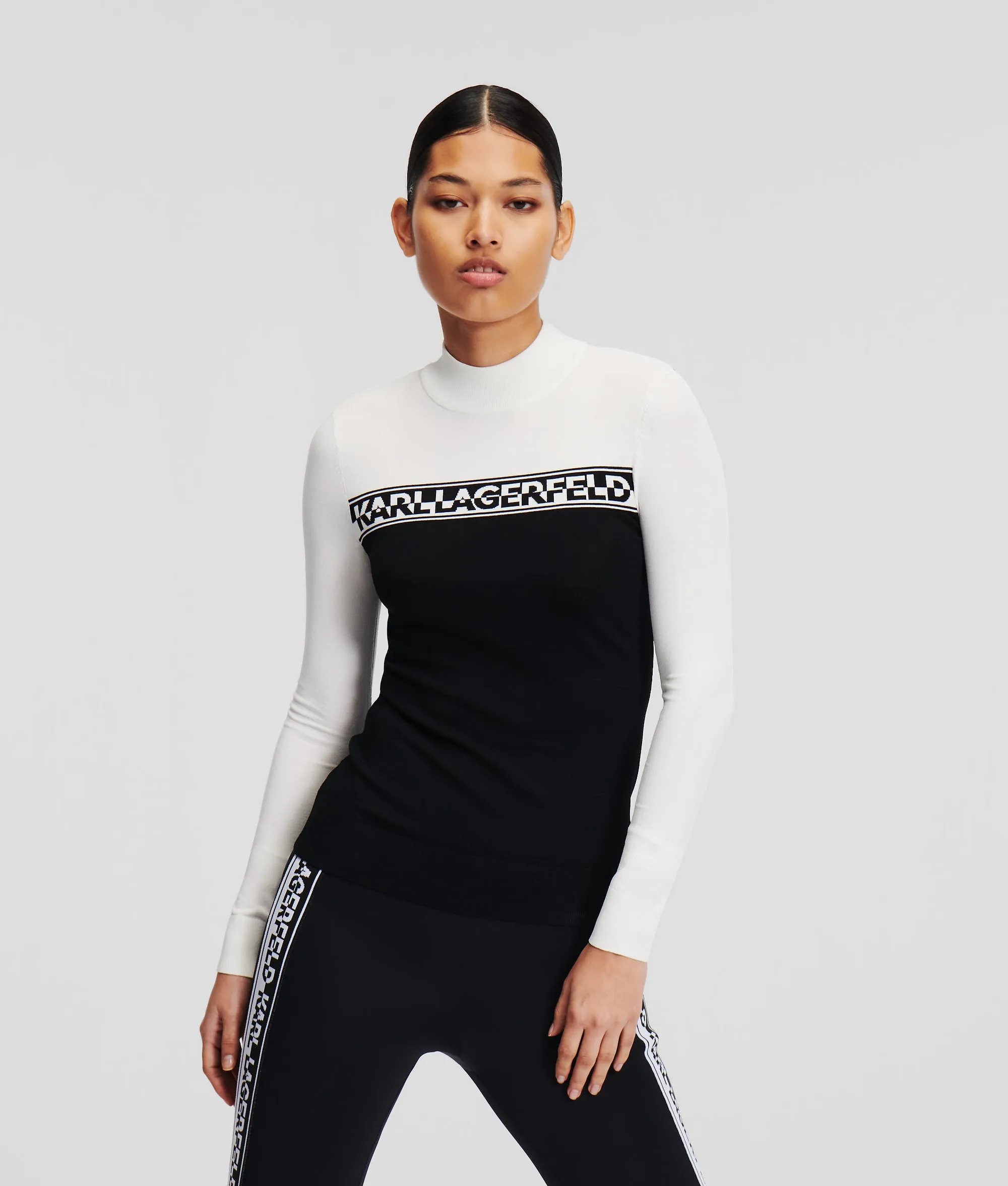 LIGHTWEIGHT TURTLENECK