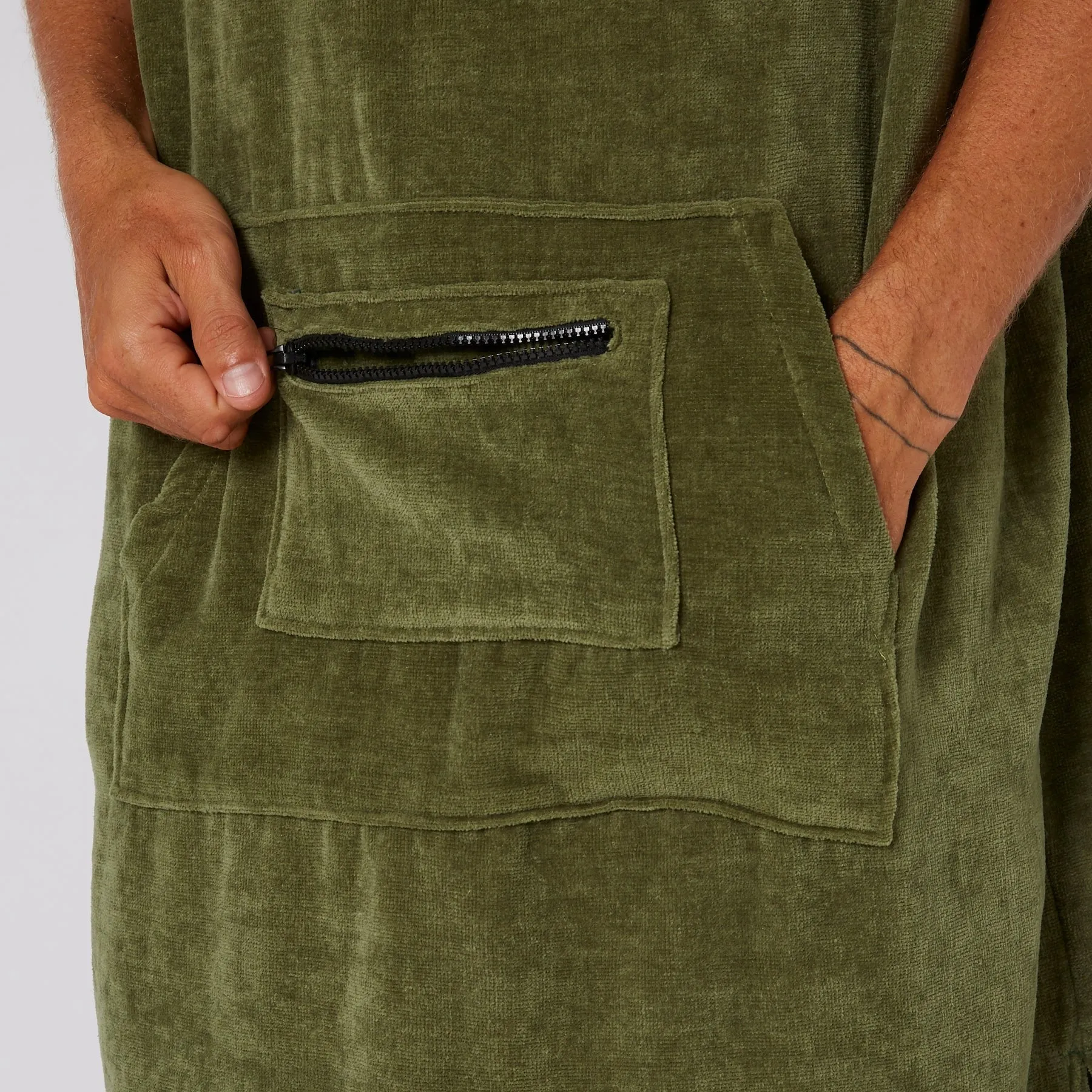 O&E Corp Mens Hooded Poncho