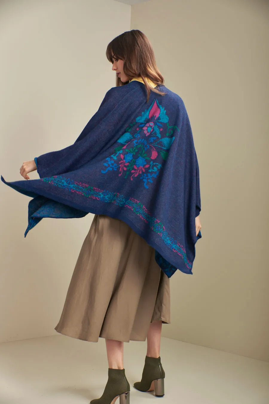 Ultrachic Poncho Baby Alpaca Color Astral