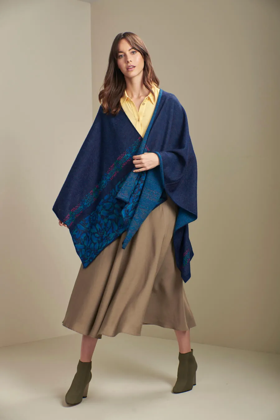 Ultrachic Poncho Baby Alpaca Color Astral